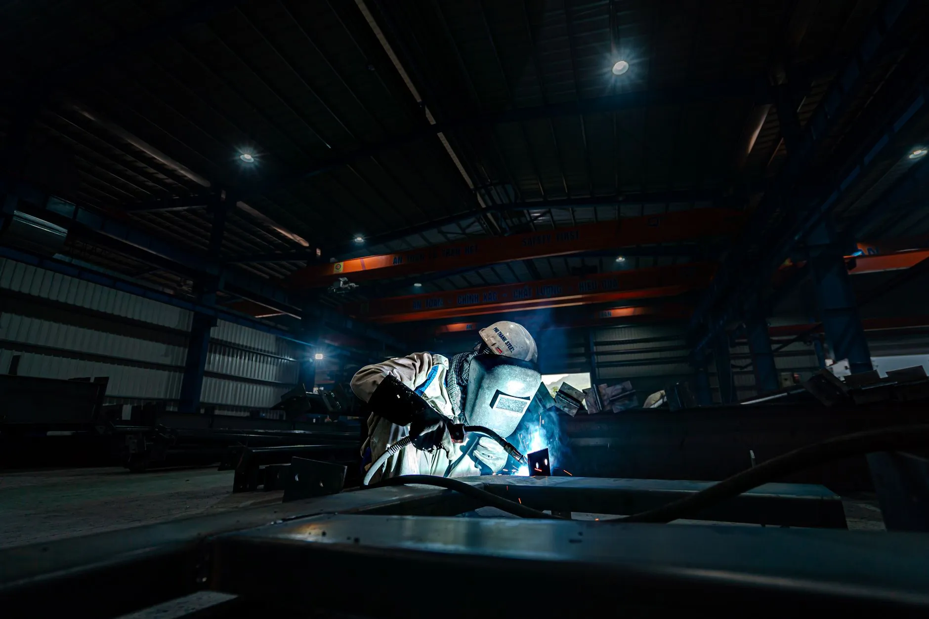 重庆桥梁亮化工程中轮廓灯与点光源的选型技术要点