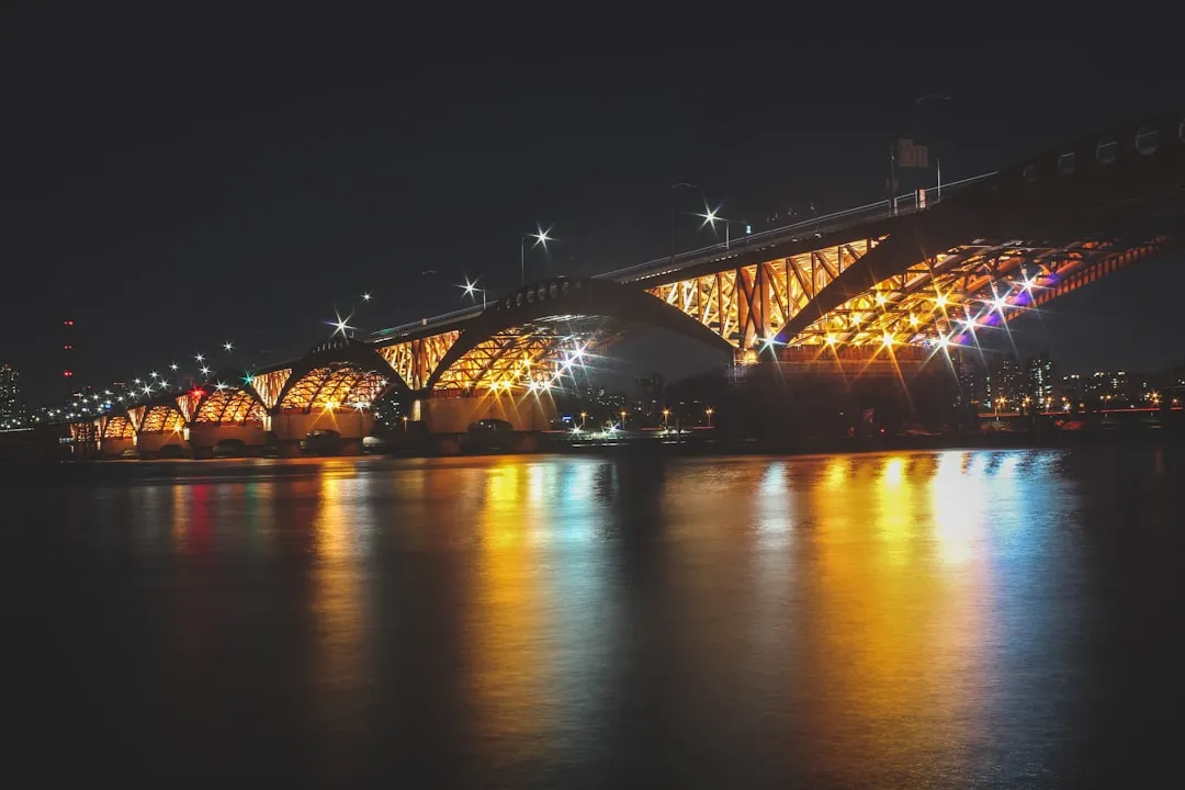 重庆夜景亮化工程中轮廓灯与点光源的搭配设计要点正文配图 2